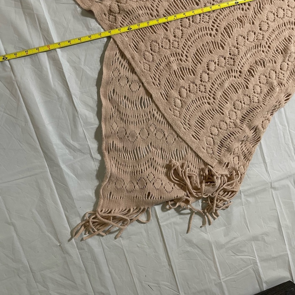 Women’s mauve colored shawl. Like new condition… pull over head and open to arms - Picture 5 of 7